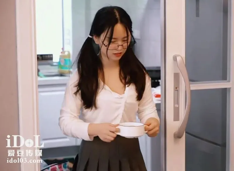 Tí tẹo về quê ăn tết bị bố dượng địt vì càng lớn càng ngon