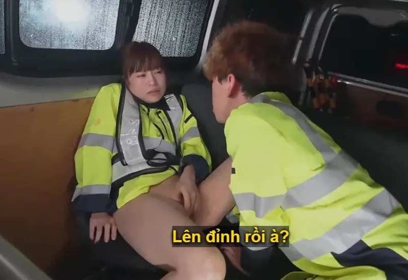 Bà xã đi làm kiếm thêm phụ chồng yêu rồi lại rung động với cậu trai trẻ vì thiếu thốn